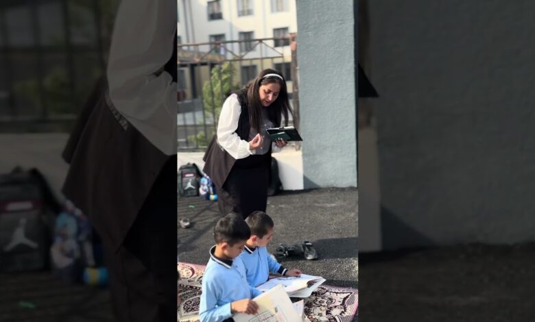 "Mübarizə aparmağı öyrənin!": Su olmayan məktəbdə müəllim şagirdlərə həyətdə dərs keçdi