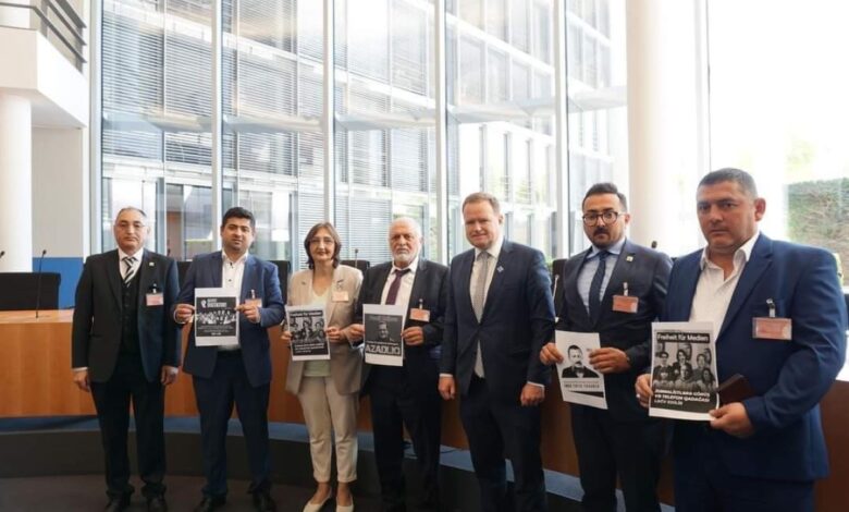 Mühacir müsavatçılar AŞPA deputatları ilə siyasi məhbusları müzakirə ediblər