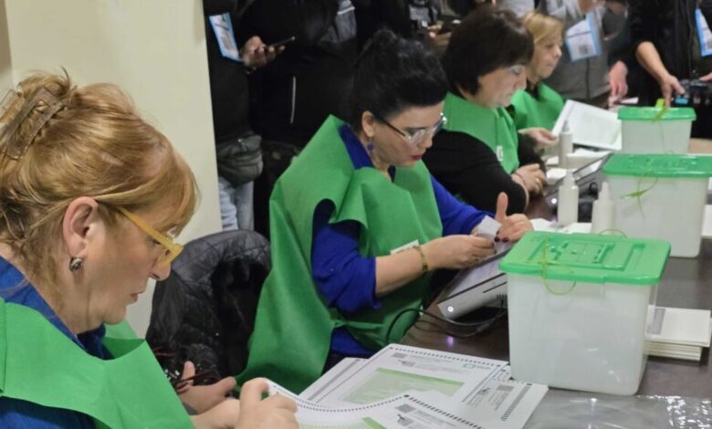 Gürcüstanda: Seçki saxtakarlığına etiraz edən müxalifətçilər fiziki təzyiqlə üzləşib