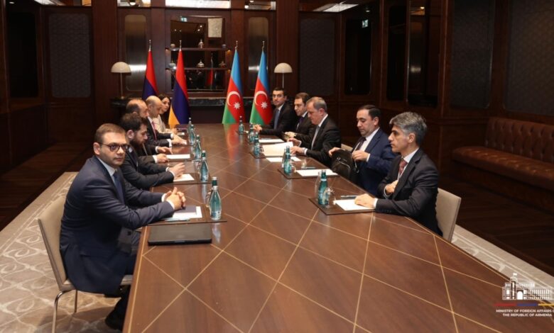 İstanbulda Azərbaycan və Ermənistan xarici işlər nazirlərinin görüşü olub