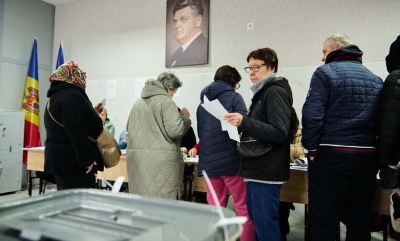 Moldovada Sandu birinci turda liderdir. Aİ-yə 'yox' deyilir