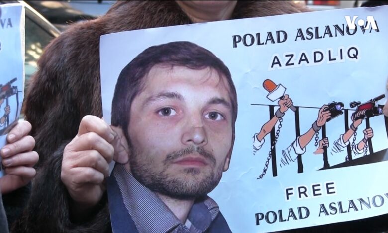 Xanımı Polad Aslanovun cərimə otağına salındığını deyir