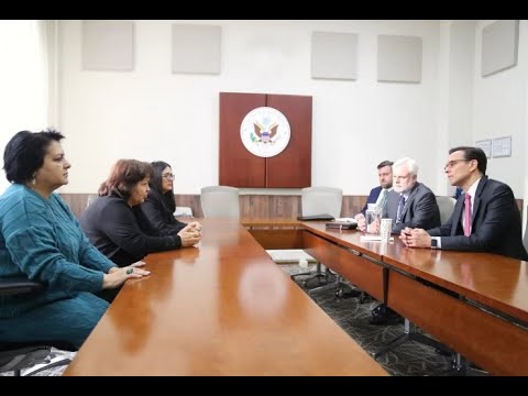 ABŞ dövlət katibinin köməkçisinin müavini həbs olunan fəal və jurnalistlərin yaxınları ilə görüşüb