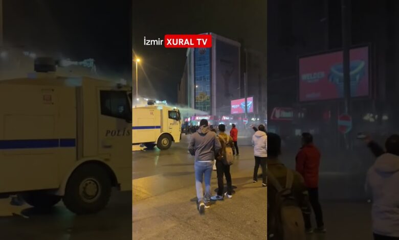 İZMİR POLİSLƏ ÜZ-ÜZƏ DAYANDI