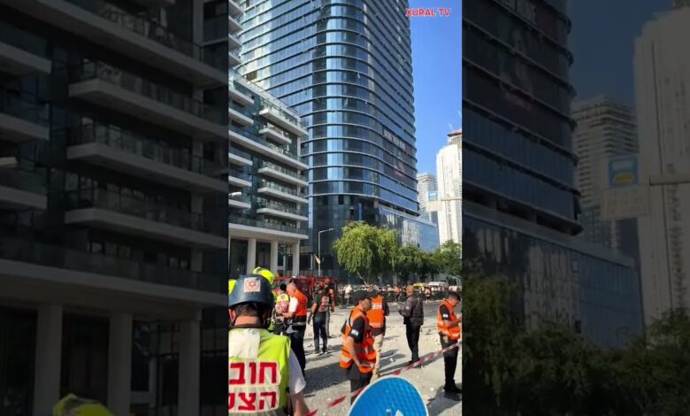 TEL-AVİVDƏ XİLASEDİCİLƏR DAĞINTILAR ALTINDA QALAN İNSANLARA BELƏ YARDIM EDİRLƏR
